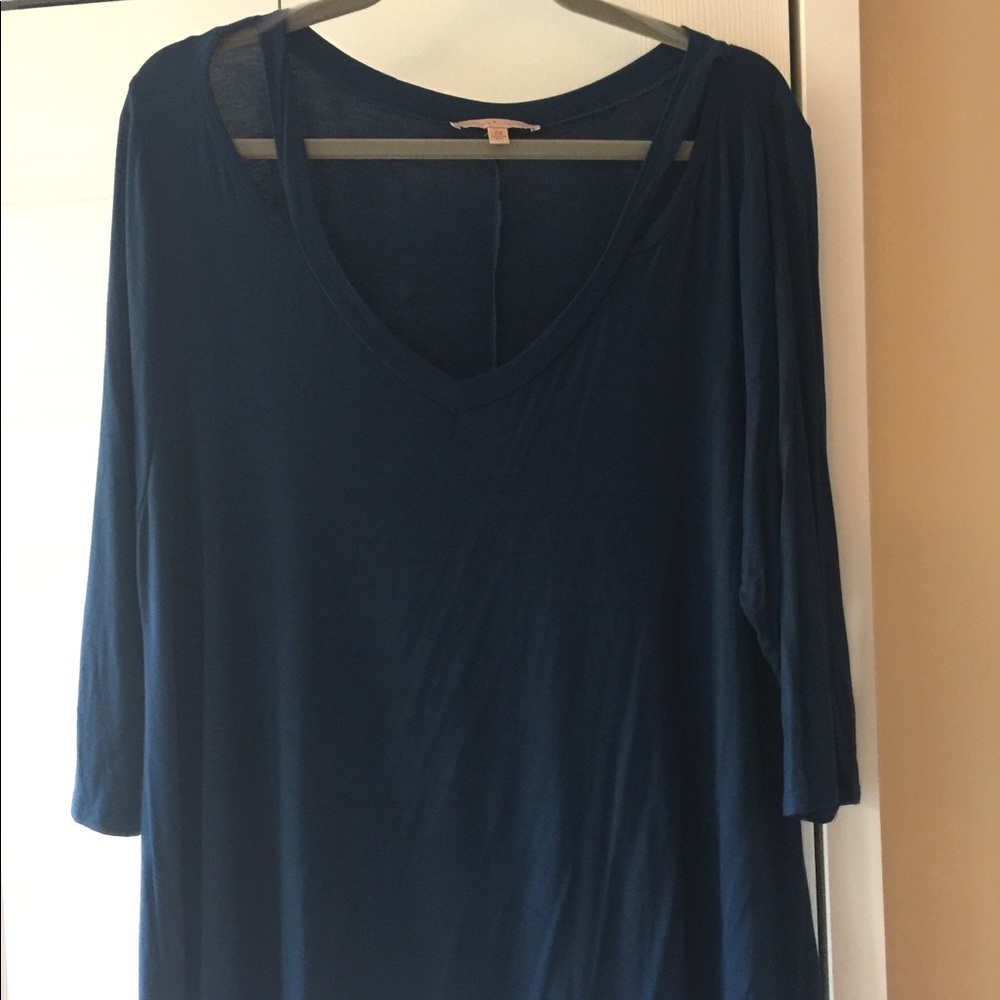 Shoulder accent top